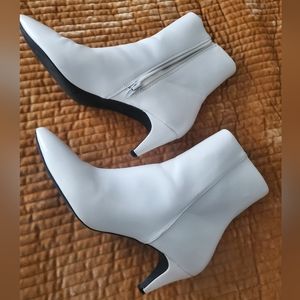 White Softened Faux Leather Christian Siriano Boots With Heels Like New 9.5